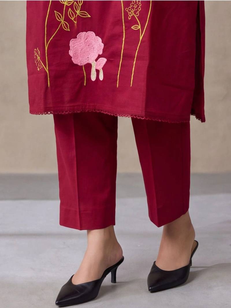 women floral embroidered regular thread work cotton kurta with trousers & with dupatta