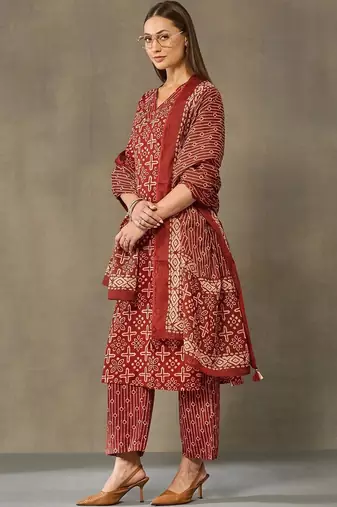 women printed regular cotton kurta with trousers & with dupatta