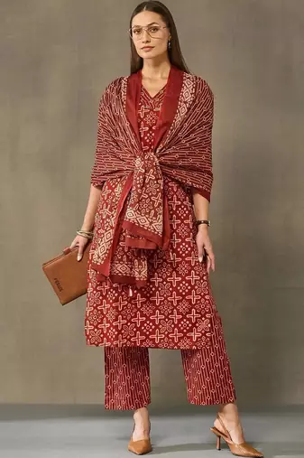 women printed regular cotton kurta with trousers & with dupatta
