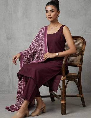 women ethnic motifs regular kurta with trousers & with dupatta 2