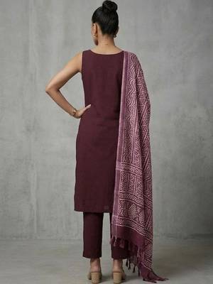 women ethnic motifs regular kurta with trousers & with dupatta 4