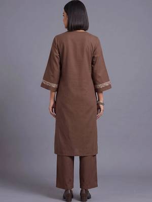 women embroidered regular thread work kurta with palazzos 4