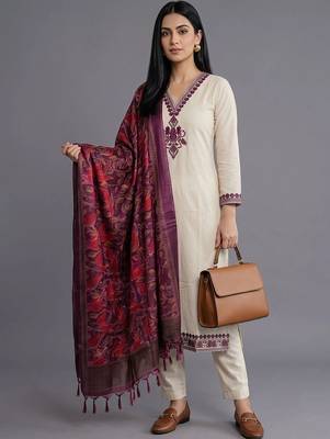women ethnic motifs embroidered regular thread work kurta with trousers & with dupatta 1