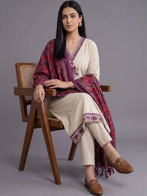women ethnic motifs embroidered regular thread work kurta with trousers & with dupatta 3