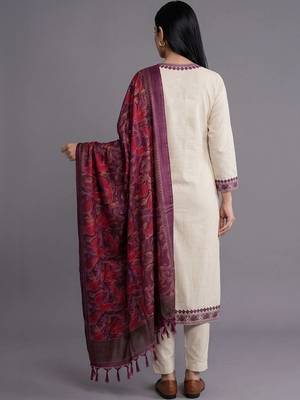 women ethnic motifs embroidered regular thread work kurta with trousers & with dupatta 4