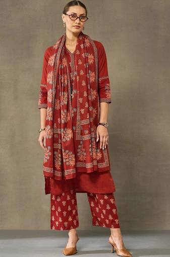 women ethnic motifs printed regular cotton kurta with trousers & with dupatta
