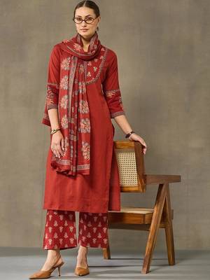 women ethnic motifs printed regular cotton kurta with trousers & with dupatta 4