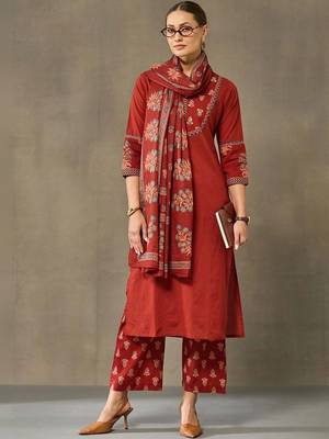 women ethnic motifs printed regular cotton kurta with trousers & with dupatta 6