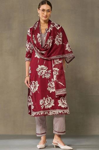 women floral printed regular cotton kurta with trousers & with dupatta
