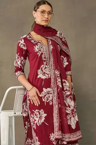 women floral printed regular cotton kurta with trousers & with dupatta