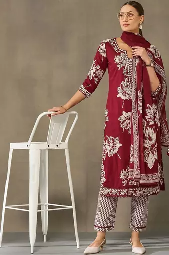 women floral printed regular cotton kurta with trousers & with dupatta