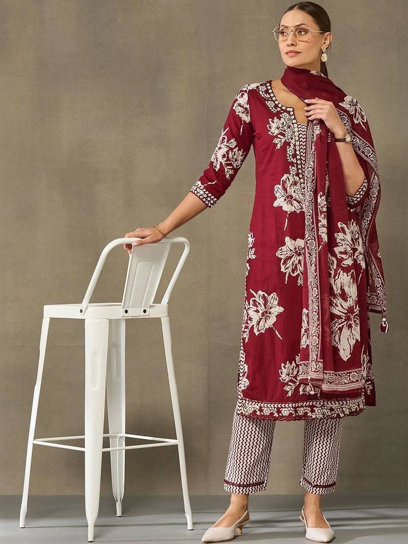 women floral printed regular cotton kurta with trousers & with dupatta