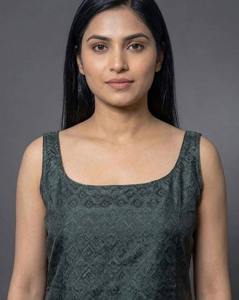 women shoulder straps straight kurta with trousers