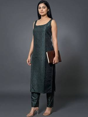 women shoulder straps straight kurta with trousers 3