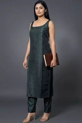 women shoulder straps straight kurta with trousers
