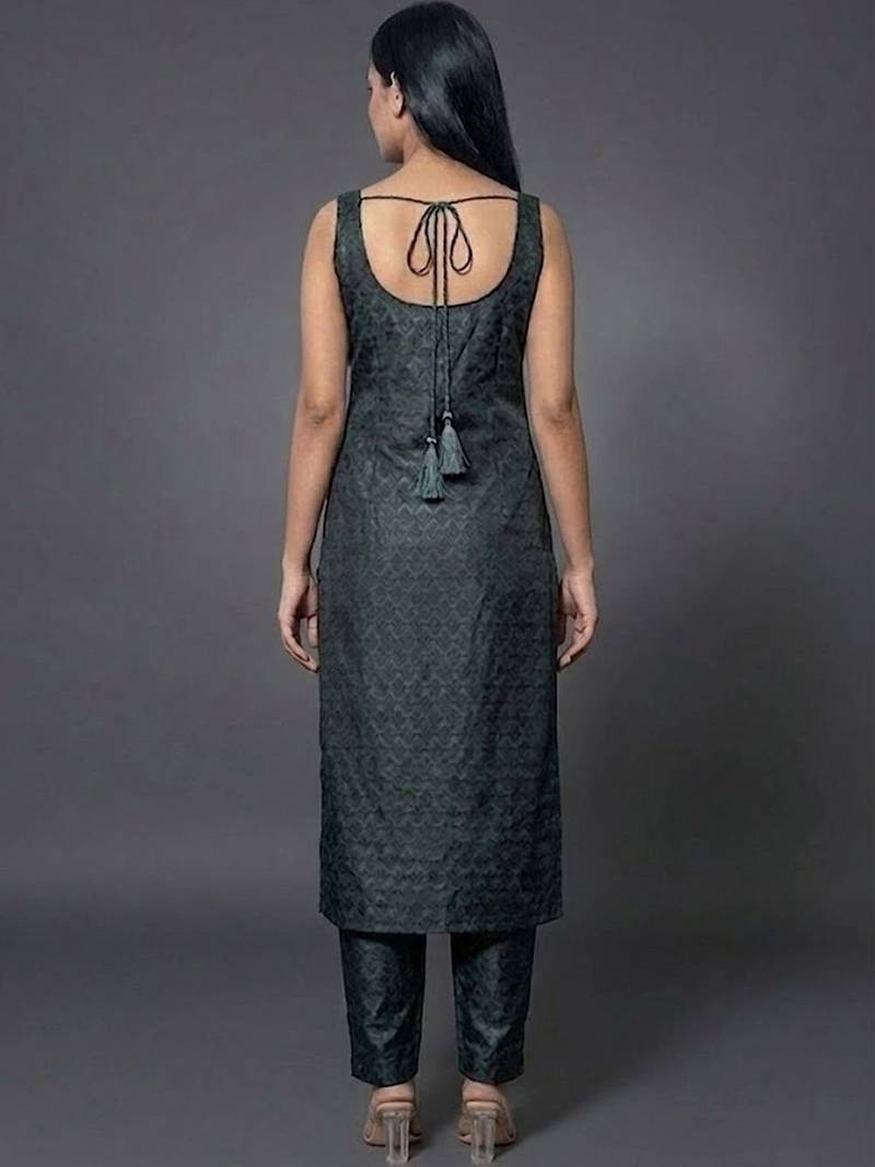 women shoulder straps straight kurta with trousers