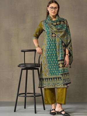 women ethnic motifs printed regular cotton kurta with trousers & with dupatta 6