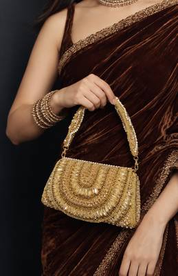 Royal regalia embellished potli bag 1