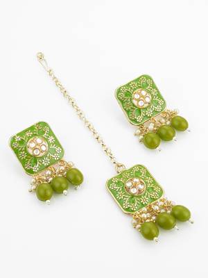 Green meenakari kundan choker necklace set with earrings and maangtika 5