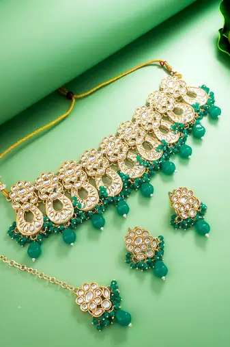 Green kundan choker necklace set with earrings and maangtika