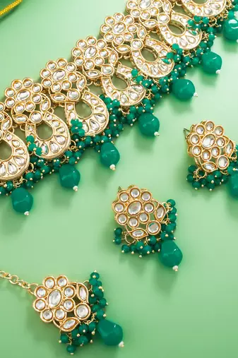Green kundan choker necklace set with earrings and maangtika