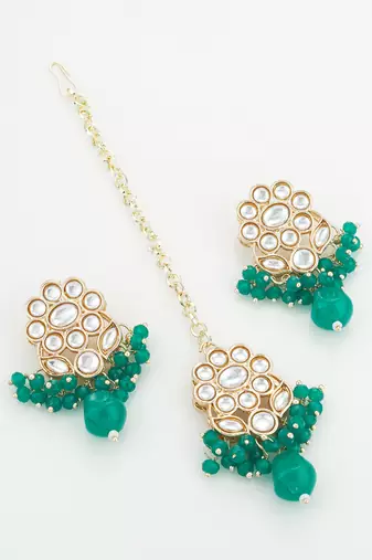 Green kundan choker necklace set with earrings and maangtika