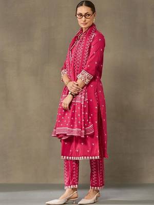 women ethnic motifs embroidered regular thread work cotton kurta with trousers & with dupatta 2