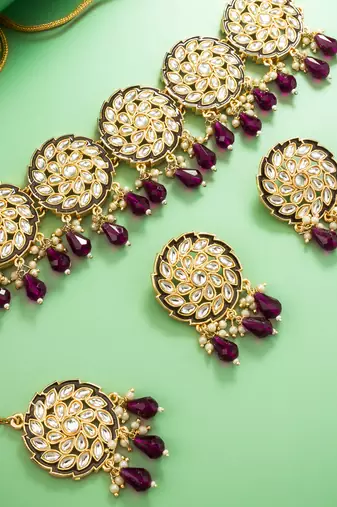 Purple kundan choker necklace set with earrings and maangtika