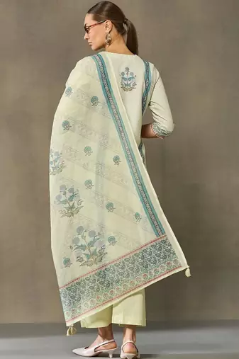 women ethnic motifs printed regular kurta with trousers & with dupatta