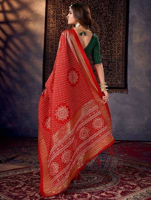 red mirror work bandhani saree 4
