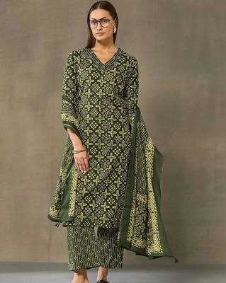 women ethnic motifs printed regular cotton kurta with palazzos & with dupatta 1
