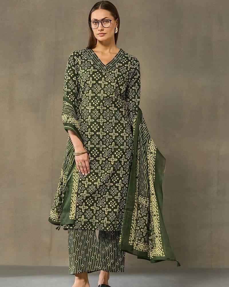 women ethnic motifs printed regular cotton kurta with palazzos & with dupatta
