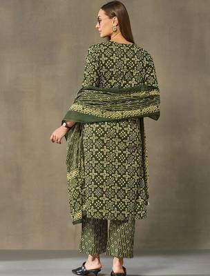 women ethnic motifs printed regular cotton kurta with palazzos & with dupatta 3