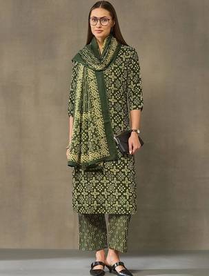 women ethnic motifs printed regular cotton kurta with palazzos & with dupatta 5