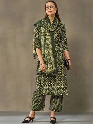 women ethnic motifs printed regular cotton kurta with palazzos & with dupatta 6