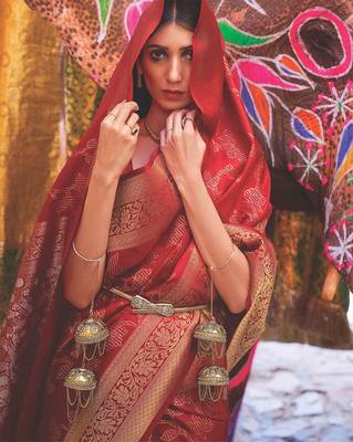 red red & gold-toned woven design zari silk blend banarasi saree 2