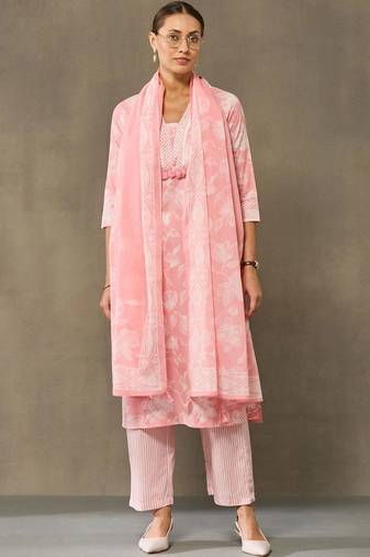 women floral printed regular cotton kurta with trousers & with dupatta