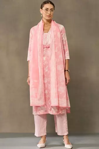 women floral printed regular cotton kurta with trousers & with dupatta