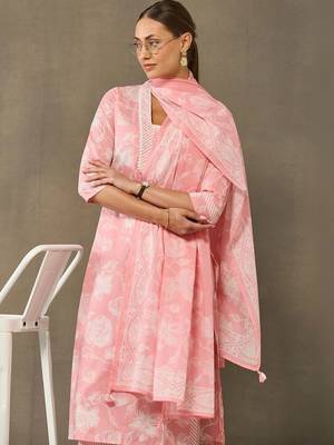 women floral printed regular cotton kurta with trousers & with dupatta 5