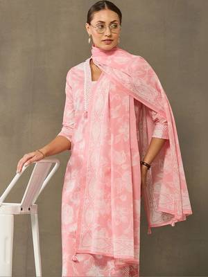 women floral printed regular cotton kurta with trousers & with dupatta 6