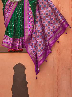 green green & pink zari ethnic woven design patola saree 3