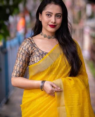 yellow embellished zari linen saree 3
