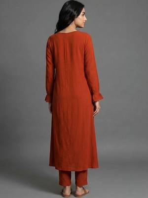 women regular kurta with trousers 4