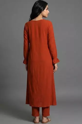 women regular kurta with trousers