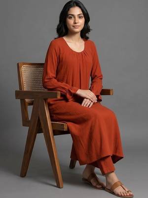 women regular kurta with trousers 6