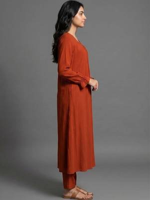 women regular kurta with trousers 7