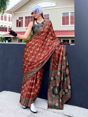 maroon floral printed satin saree 1