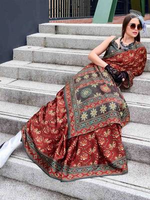 maroon floral printed satin saree 3