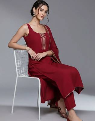 women ethnic motifs regular silk crepe kurta with trousers & with dupatta 2