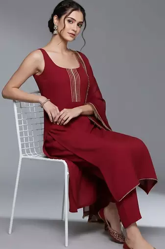 women ethnic motifs regular silk crepe kurta with trousers & with dupatta